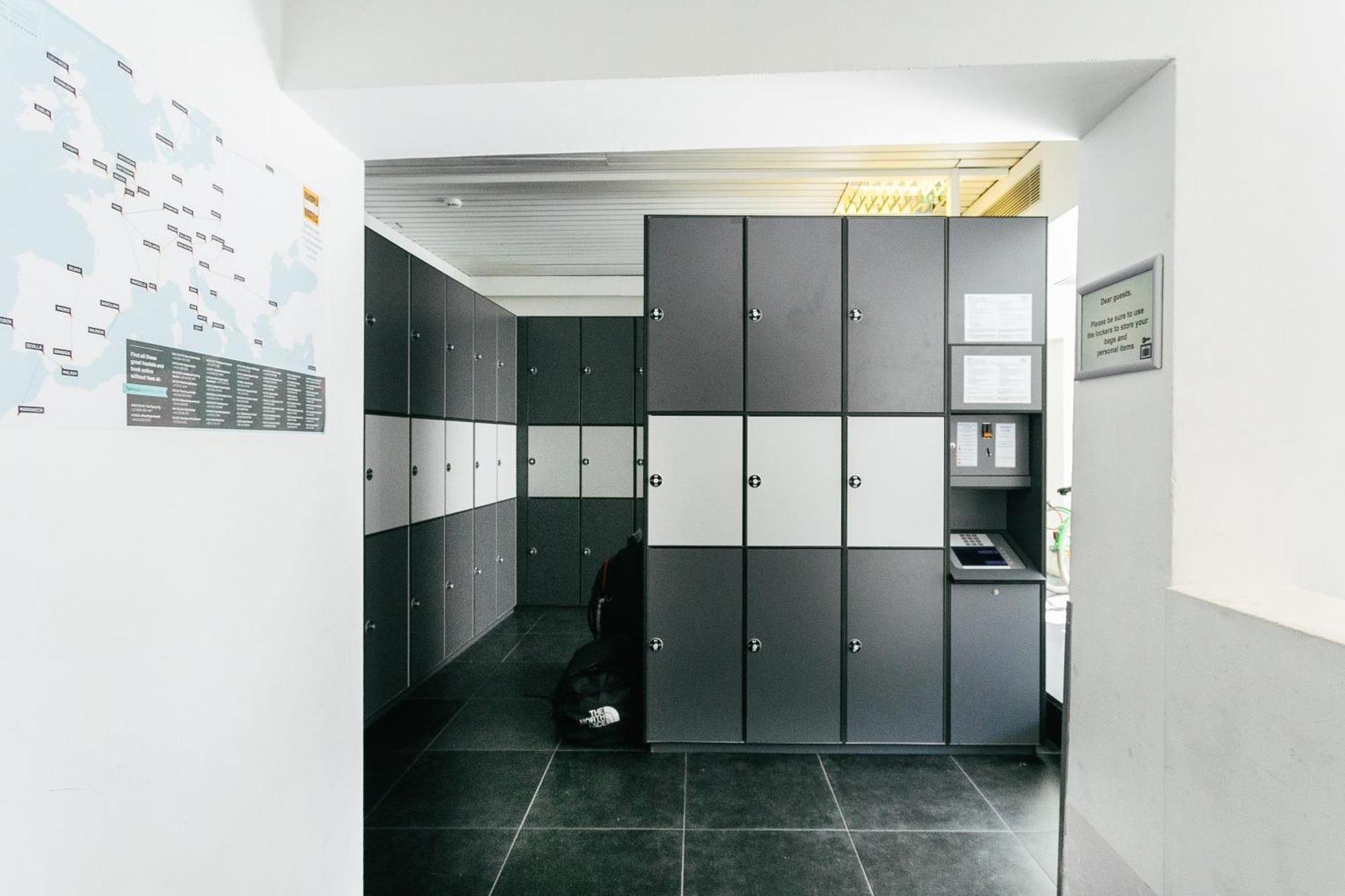 St Christopher'S Inn Hostel At The Bauhaus Bruges Esterno foto